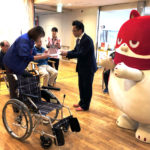 マルハンのプルタブ収集活動、2018年度は車椅子5台を寄贈
