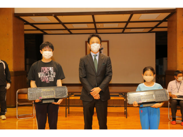 NEXUSグループ 太田市フェンシング協会へ電気審判器を寄贈