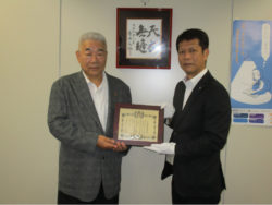 日本赤十字社広島県支部黒川事務局付部長（右）／上原専務理事（左）