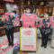 グループ各店のスタッフもピンクフルデーを盛り上げた。（北九州市「三ヶ森店店」）