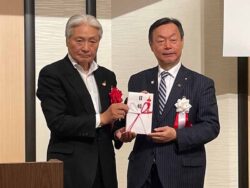 栃木県遊協が通常総会、地域福祉基金として栃木県に100万円を贈呈