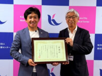 権田社長(左)、白石理事長(右)