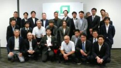 東北支部組合員・賛助会員と池田さん、盲導犬訓練犬のライズ_EC
