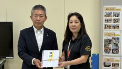 中国遊商　鳥取聾学校と福山特別支援学校に物品寄贈　チャリティーゴルフの募金で