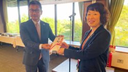 滋賀県遊技業協同組合が「社会貢献事業 チャリティゴルフ大会」を開催　集まった浄財は日本赤十字社滋賀県支部に寄贈